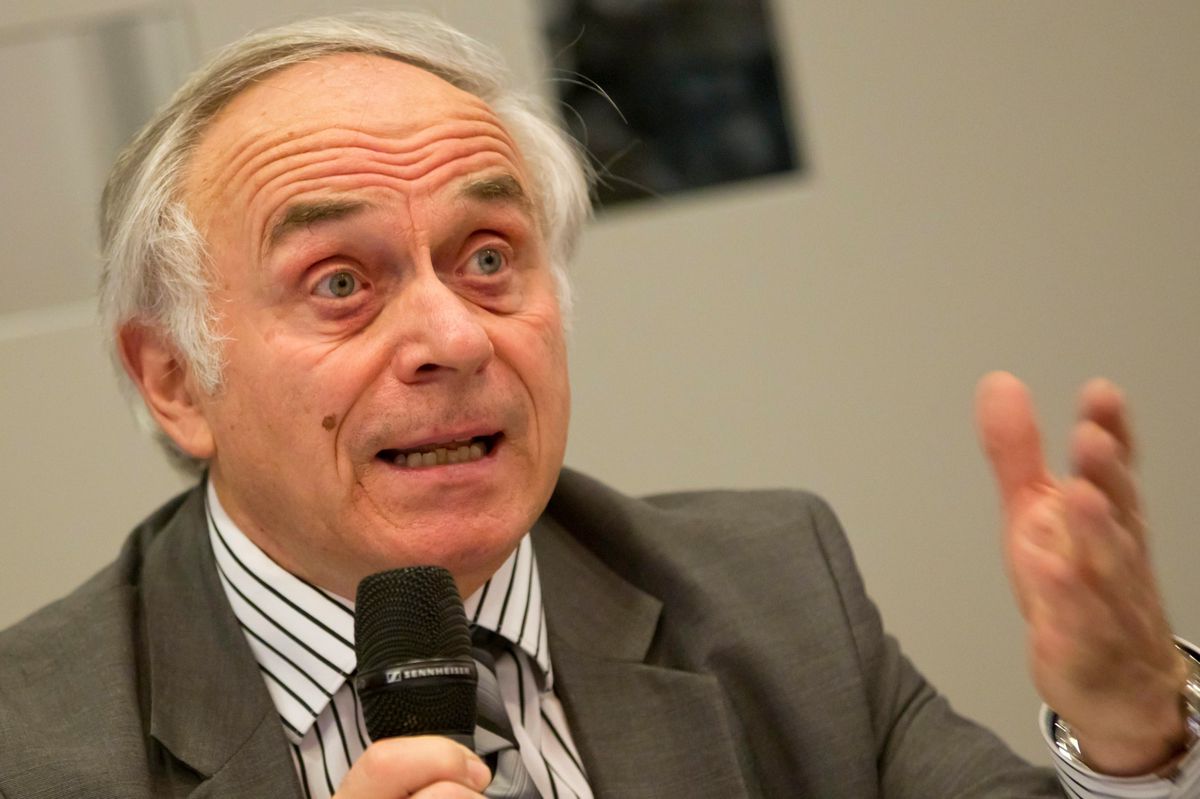 Verwaltungsrat Uli Windisch informiert die Medien ueber die Gruendung der MedienVielfalt Holding am Mittwoch, 14. Dezember 2011 in Zuerich. (KEYSTONE/Alessandro Della Bella)