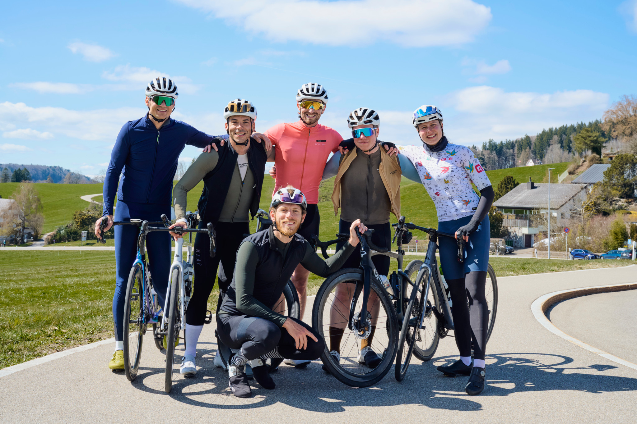 Mit Gümmelern unterwegs: Vom Kreis 4 auf den Albispass – Zürichs Rennradszene spürt den Frühling