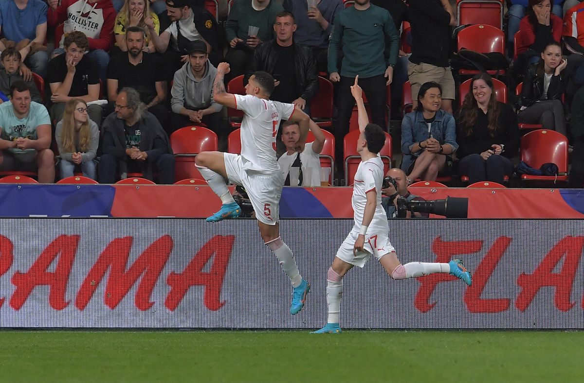 Noah Okafor (à g.) et Ruben Vargas (à dr.) n’auront pas l’occasion de jubiler dimanche à Saint-Gall.