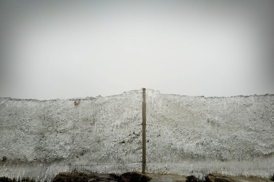 Un mur de glace protège les bateaux du port des EauxVives Tribune de