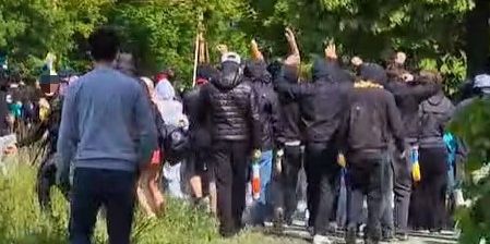 Kanti Wettingen: Vermummte stürmen Maturfeier 