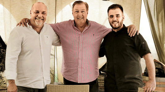 Trio gagnant Chez Maman: Richard Cressac, initiateur des plats, entouré de Michel Bruguier, directeur de l’établissement, et de Jonathan Gregoris, chef de cuisine. 