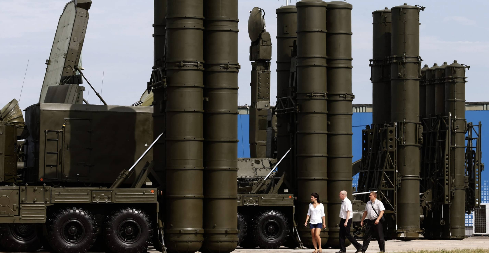 Den machen dafür die Reste der ukrainischen Luftabwehr, die mit dem S-300 (hier bei einer Militärausstellung 2014) noch immer über ein sehr weitreichendes Raketensystem verfügt.