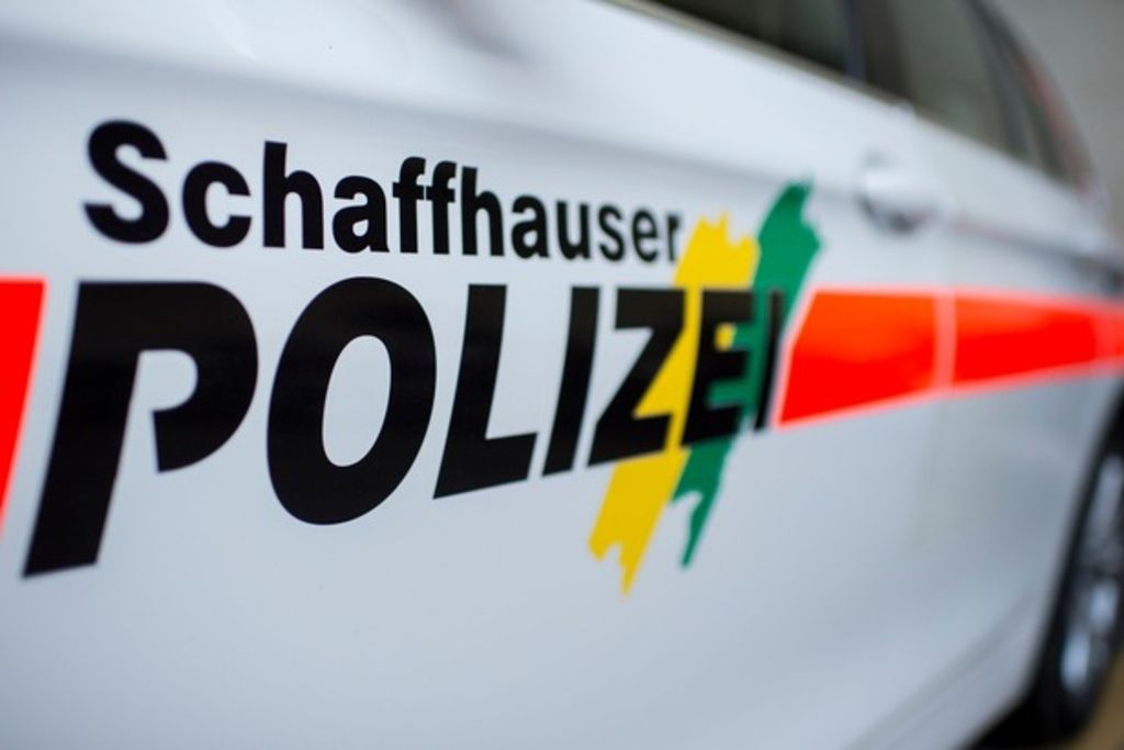 Elle renverse deux piétons sur un trottoir