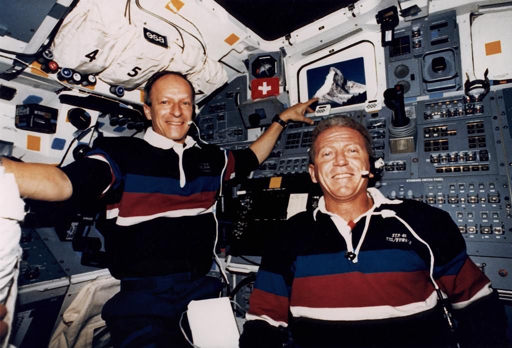 Fantastischer Astronaut hat den Hintergrund verloren