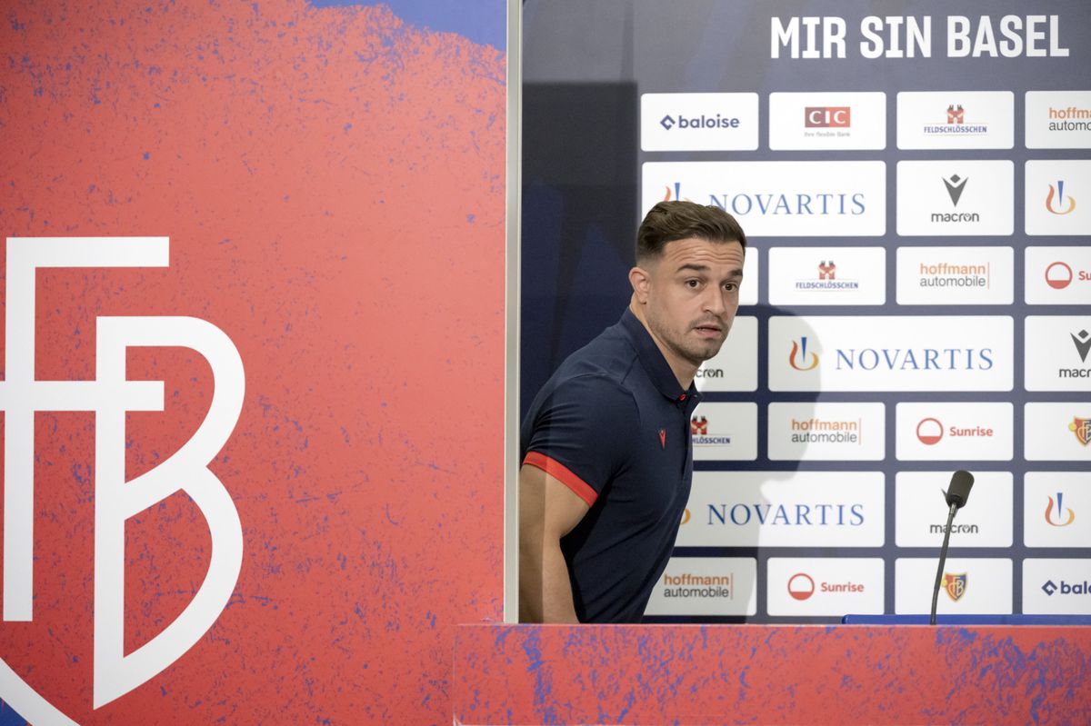 Xherdan Shaqiri lors d'une conférence de presse à Bâle, où il annonce son retour au FC Bâle 1893 avec un contrat jusqu'en 2027, le 20 août 2024.