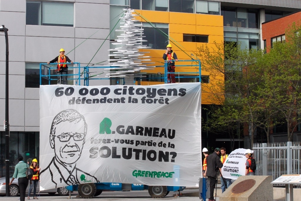 Greenpeace en lutte contre un forestier canadien