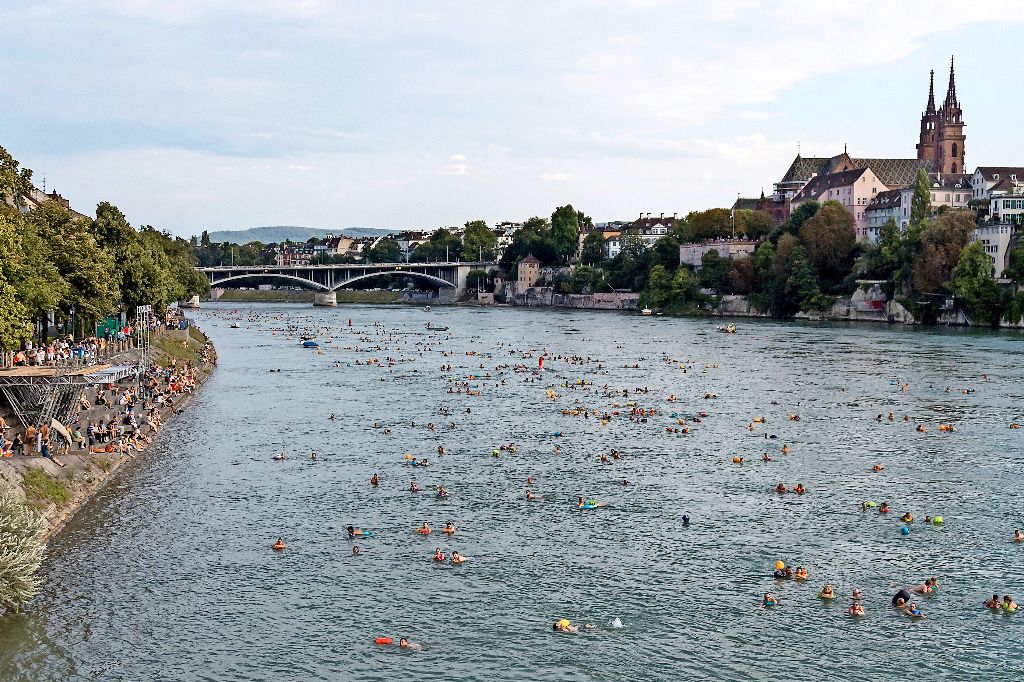 Les Alémaniques nagent en rivière sans crise de nerfs