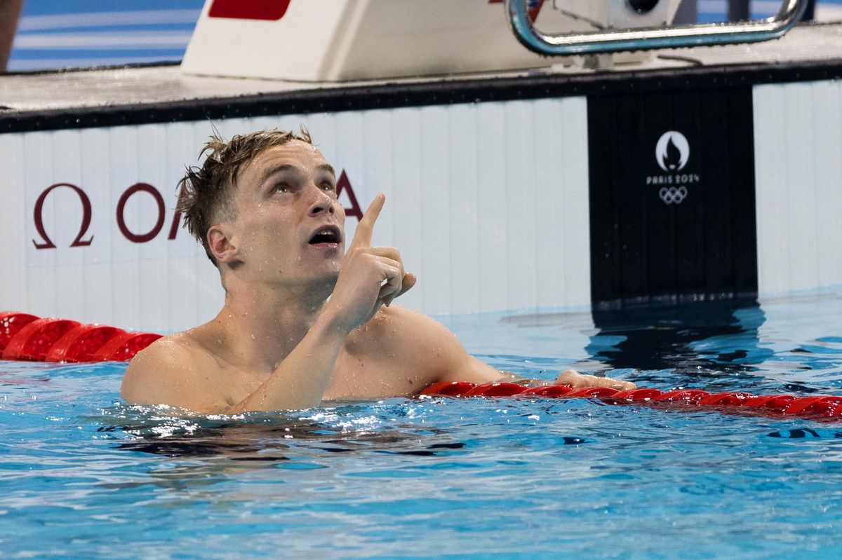 Joie de Roman Mityukov apres sa medaille d'argent, pendant la finale de natation du 200m dos masculin, lors des Jeux Olympiques de Paris 2024, le jeudi 1 aout 2024 a l'Paris La Defense Arena a Nanterre en France (Bastien Gallay / GallayPhoto)