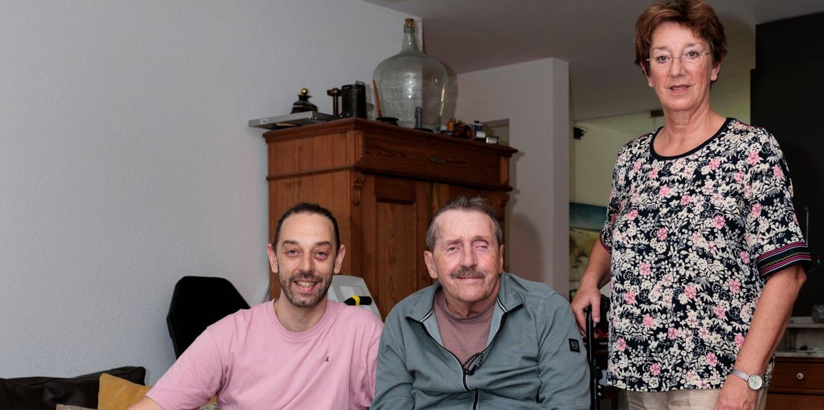 Debatte-ber-pflegende-Angeh-rige-Da-w-re-er-langsam-zugrunde-gegangen-Ohne-die-Pflege-seiner-Familie-w-re-Thomas-Schenk-im-Heim