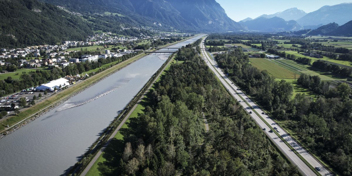 sch-den-wegen-sommerhitze-erneut-bricht-ein-blow-up-die-autobahn-a13-auf