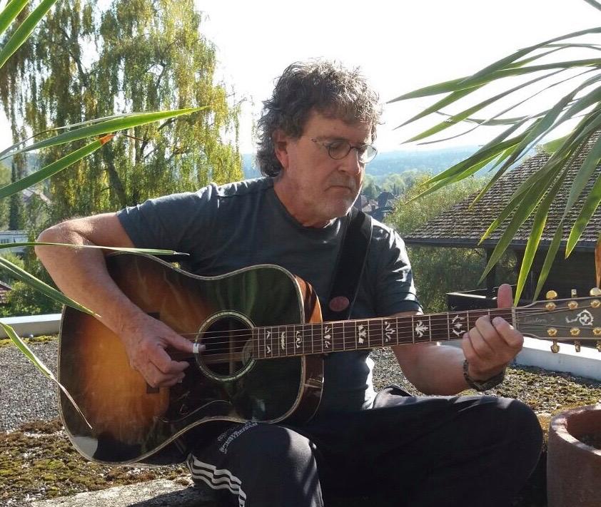 Fred Heiniger nutzt die Zeit zu Hause, um neue Lieder zu schreiben.