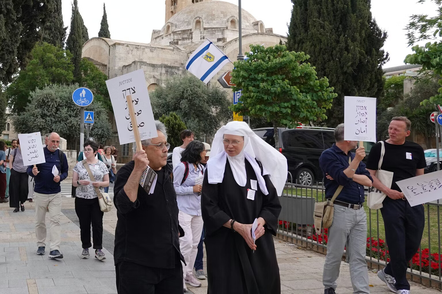 Interreligiöser Marsch in Jerusalem: Juden, Muslime und Christen setzen ein Zeichen der Hoffnung