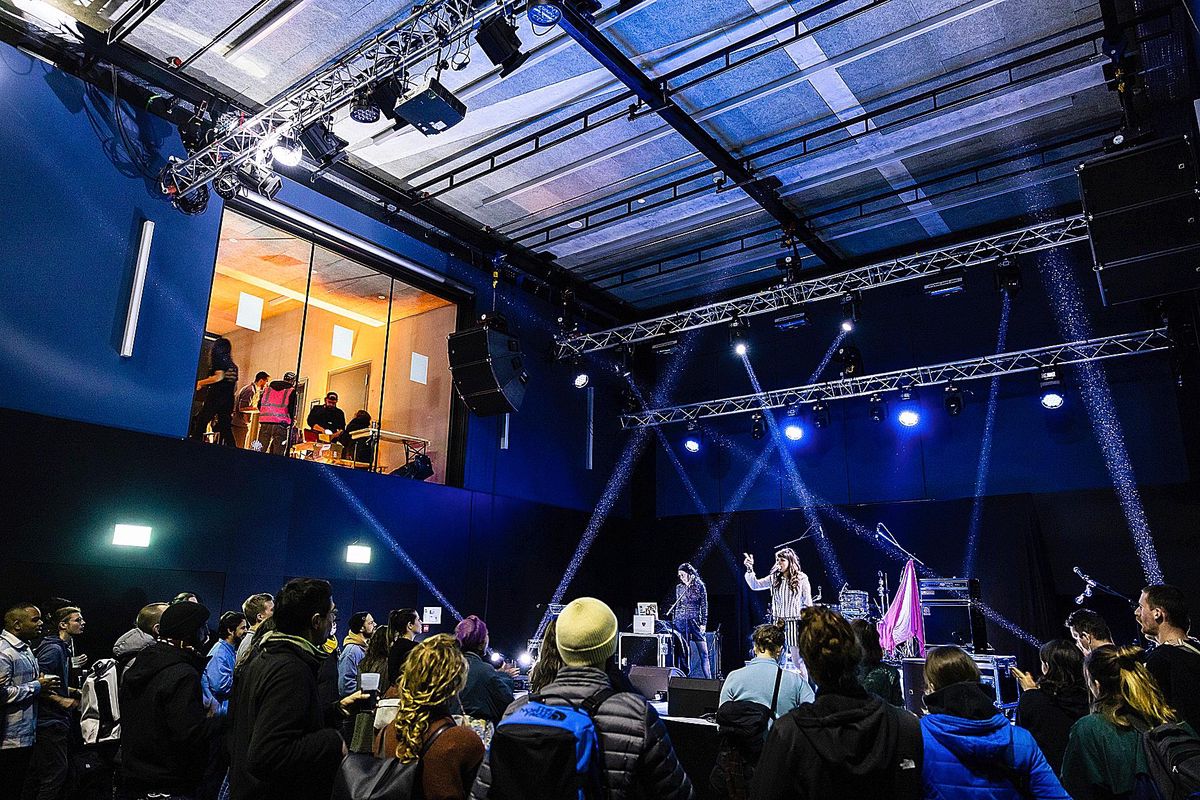 
Le Groove, voulu par les Services municipaux de la jeunesse et de la culture, a ouvert ses portes en novembre 2021 dans l’écoquartier de la Jonction.