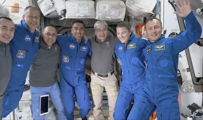 Les cosmonautes russes «étaient, sont et continueront à être des amis très chers», a confié Mark Vande Hei.