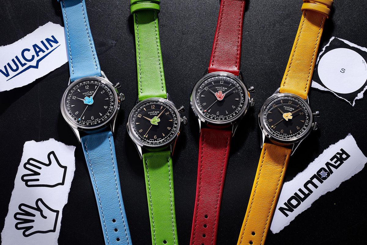 La nouvelle Cricket Tradition «Vulcain salute» s’accompagne d’un second bracelet coloré assorti à la seconde centrale en forme de main.