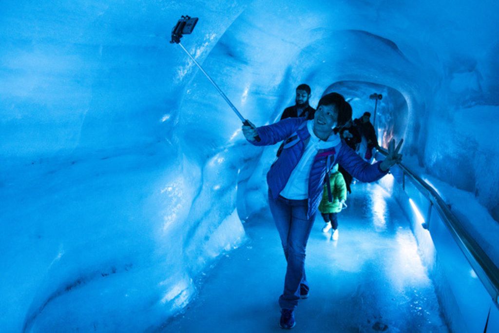 Le selfie tue cinq fois plus que les requins