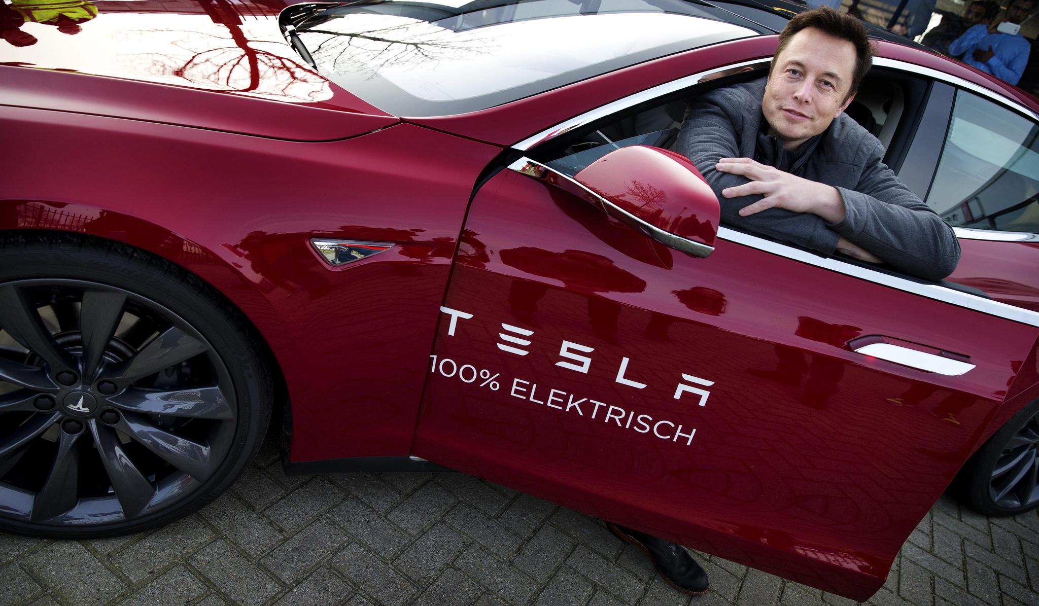 Le Model S est actuellement le seul modèle de berline haut de gamme électrique produit en série.