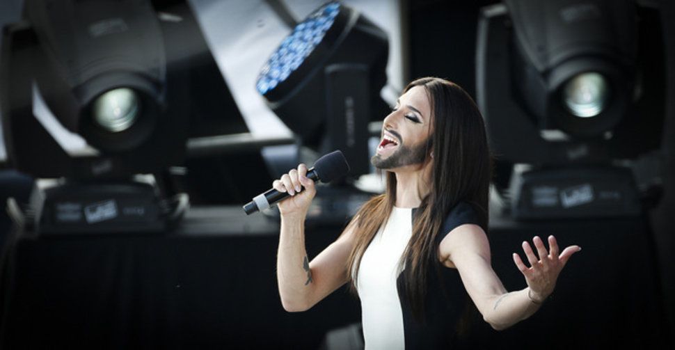 Environ 10'000 Viennois se sont rassemblés pour accueillir la drag queen Conchita Wurst, qui a gagné l'Eurovision. (18 mai 2014)