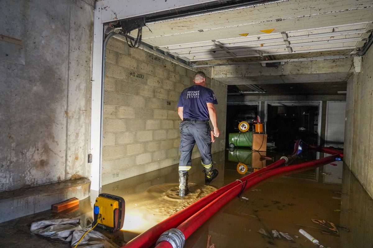 Plans-les-Ouates, le 10/06/2024 - Un important orage a provoqué de nombreuses inondations. route de Saconnex-d'Arve. Photo LUCIEN FORTUNATI