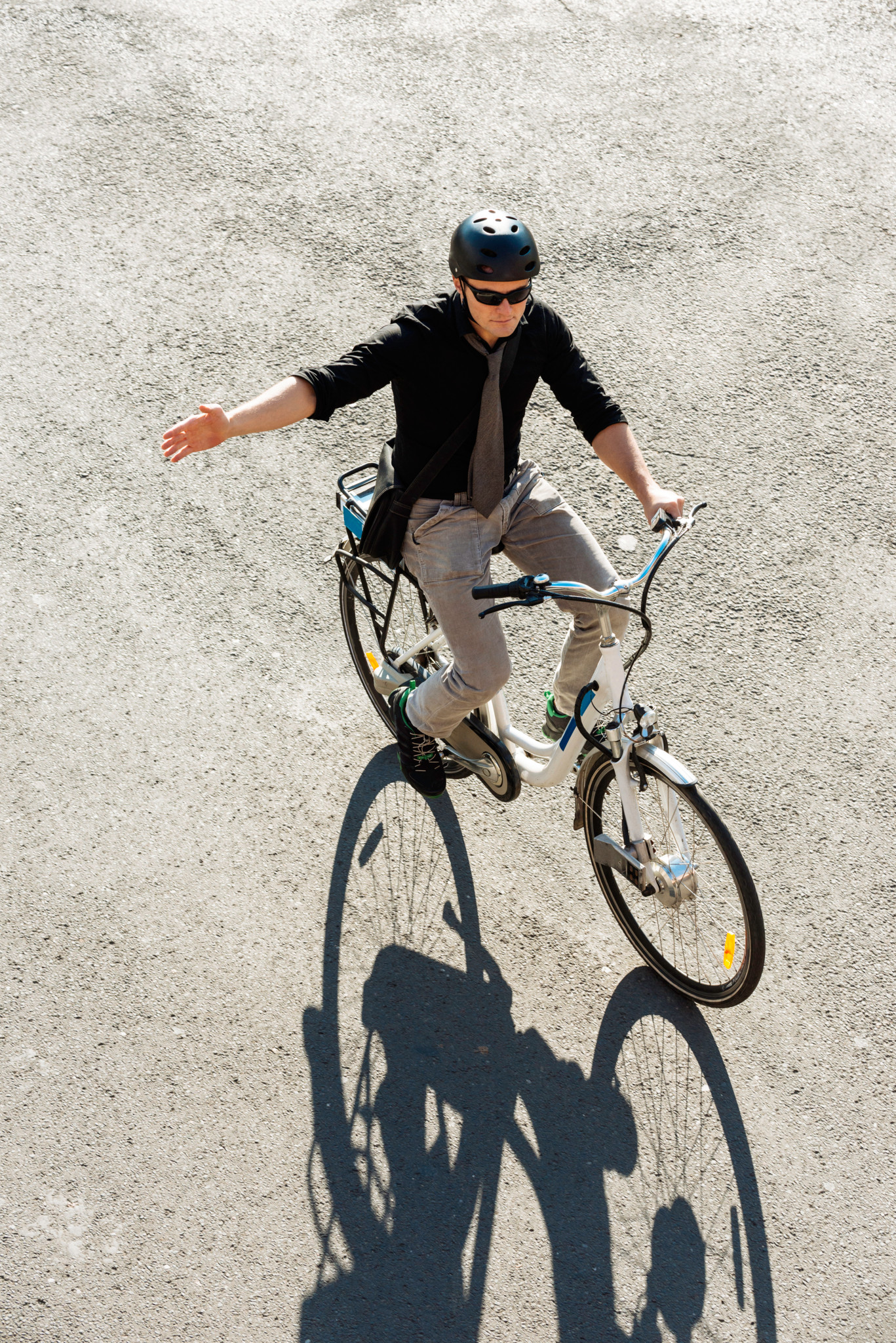 Velo fahren muss man können: Der Schönwetter-Velofahrer: Jetzt steht er wieder im Weg