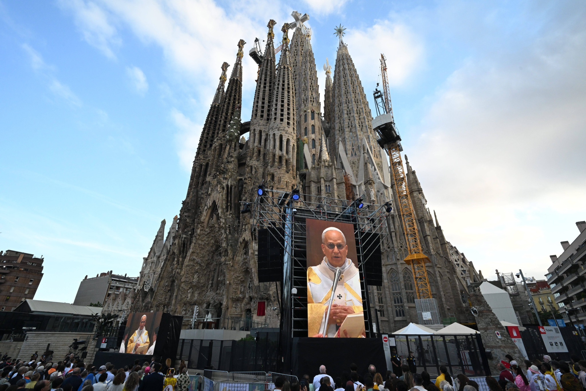 Papst-Besuch in Barcelona: Leo XIV. würdigt Sagrad
