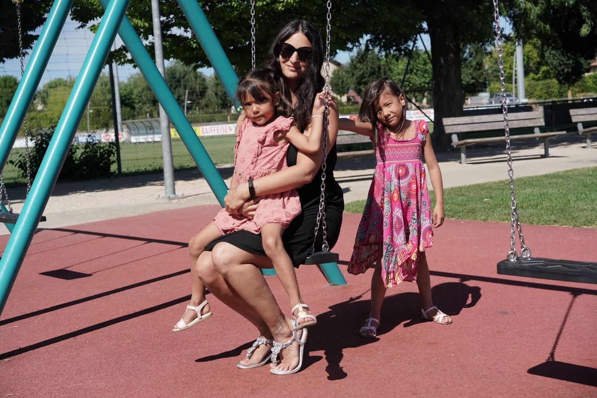 Joy Rivera et ses deux filles cadettes: Amy, 5 ans, et Mélina, 6 ans. 