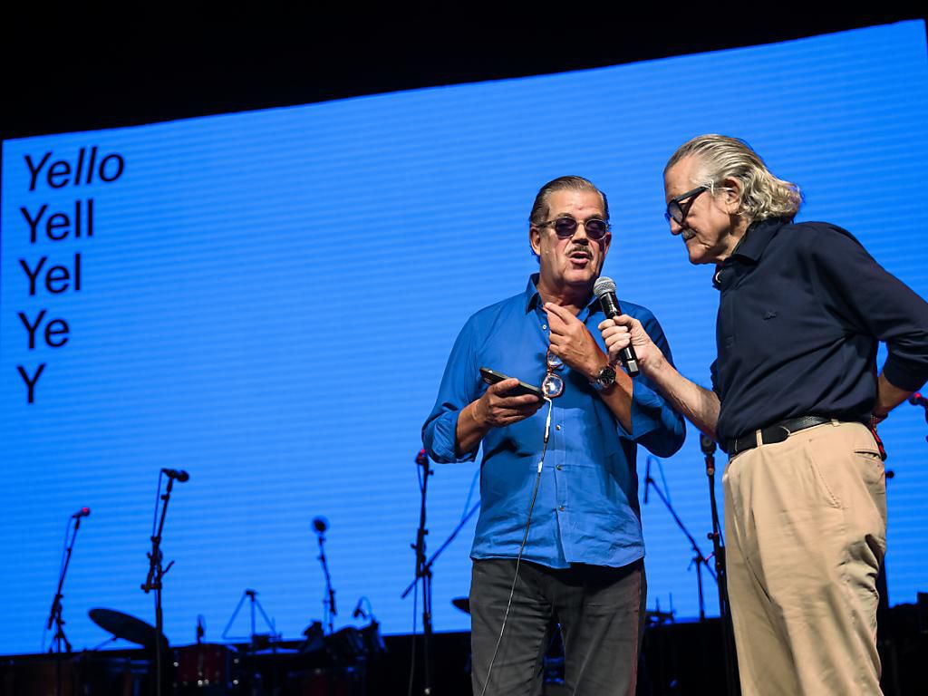 Les lauréats du Grand Prix suisse de musique, les membres de Yello Boris Blank et Dieter Meier, chantent lors d’une répétition avant la cérémonie.