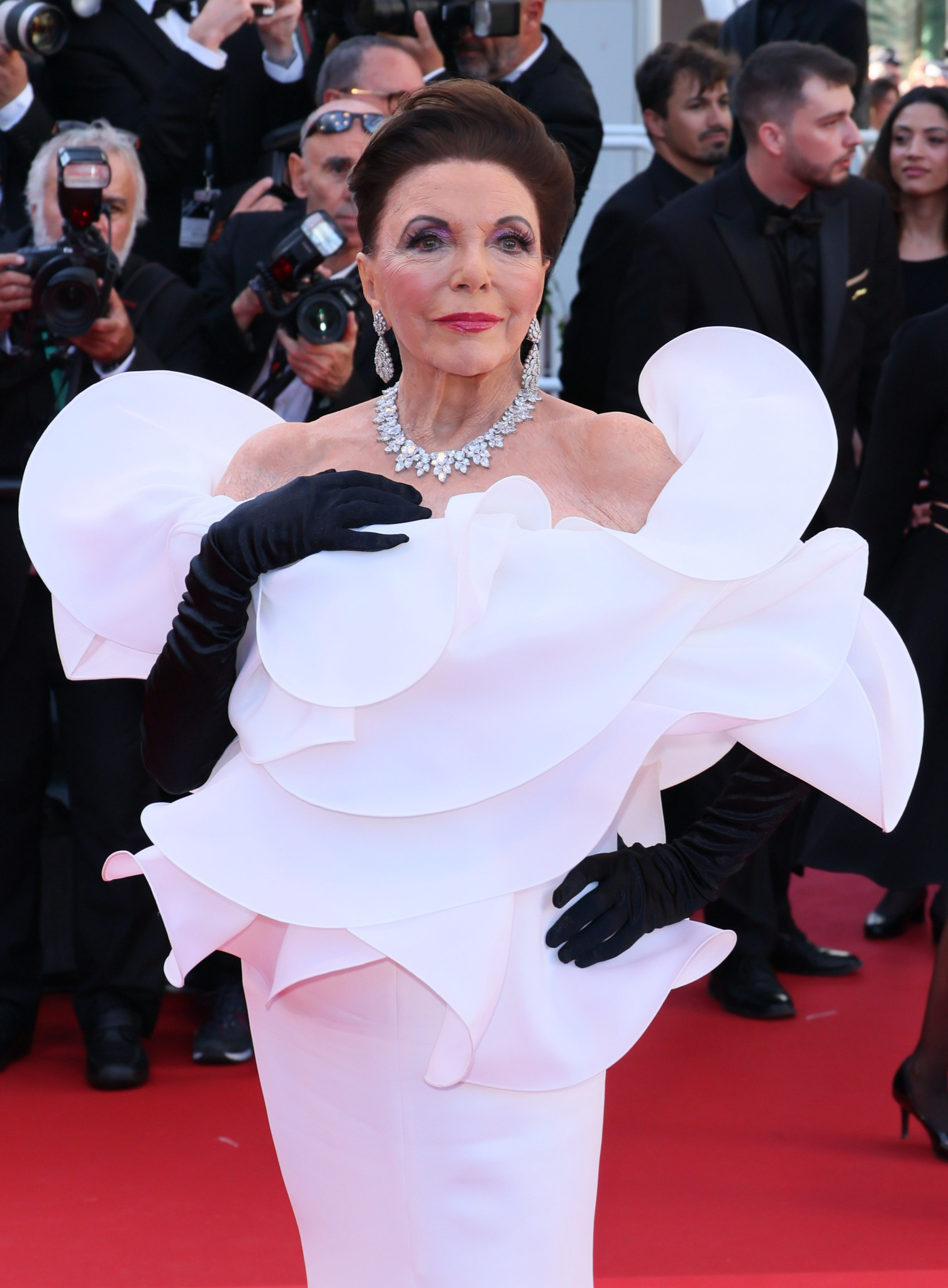 Joan Collins in Cannes: So überstrahlt die 93-Jährige alle