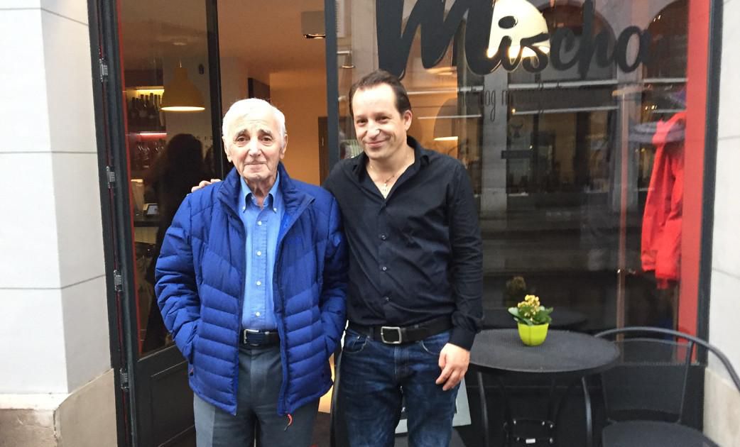 Charles Aznavour et son fils Mischa.