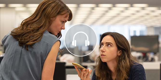 Szene aus «She Said»: Die beiden Journalistinnen Megan Twohey (Carey Mulligan) und Jodi Kantor (Zoe Kazan) haben zahlreiche Telefongespräche mit Betroffenen geführt.