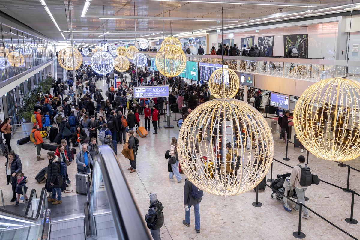 Geneve, le 28 decembre 2024. Reportage sur l affluence a l aeroport durant le week-end de vacances , entre Noel et Nouvel-an. © Magali Girardin