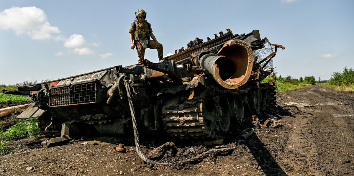 Ukraine: Novodarivka NOVODARIVKA, UKRAINE - JULY 21, 2023 - A press officer who goes by callsign Damian stands on top of a destroyed Russian military vehicle in Novodarivka village, Zaporizhzhia Region, southeastern Ukraine. Situated on the border between Zaporizhzhia and Donetsk Regions, the settlement that had been occupied since March 2022 was liberated by the Ukrainian military on June 4, 2023. Novodarivka Zaporizhzhia Region Ukraine NOxUSExINxGERMANY PUBLICATIONxINxALGxARGxAUTxBRNxBRAxCANxCHIxCHNxCOLxECUxEGYxGRExINDxIRIxIRQxISRxJORxKUWxLIBxLBAxMLTxMEXxMARxOMAxPERxQATxKSAxSUIxSYRxTUNxTURxUAExUKxVENxYEMxONLY Copyright: xUkrinformx Editorial use only sipausa_47504620