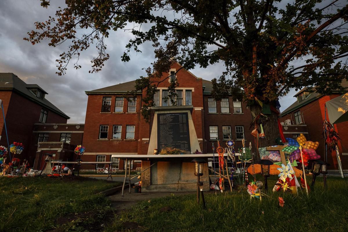 Pensionnats autochtones Des dizaines de tombes potentielles au Canada