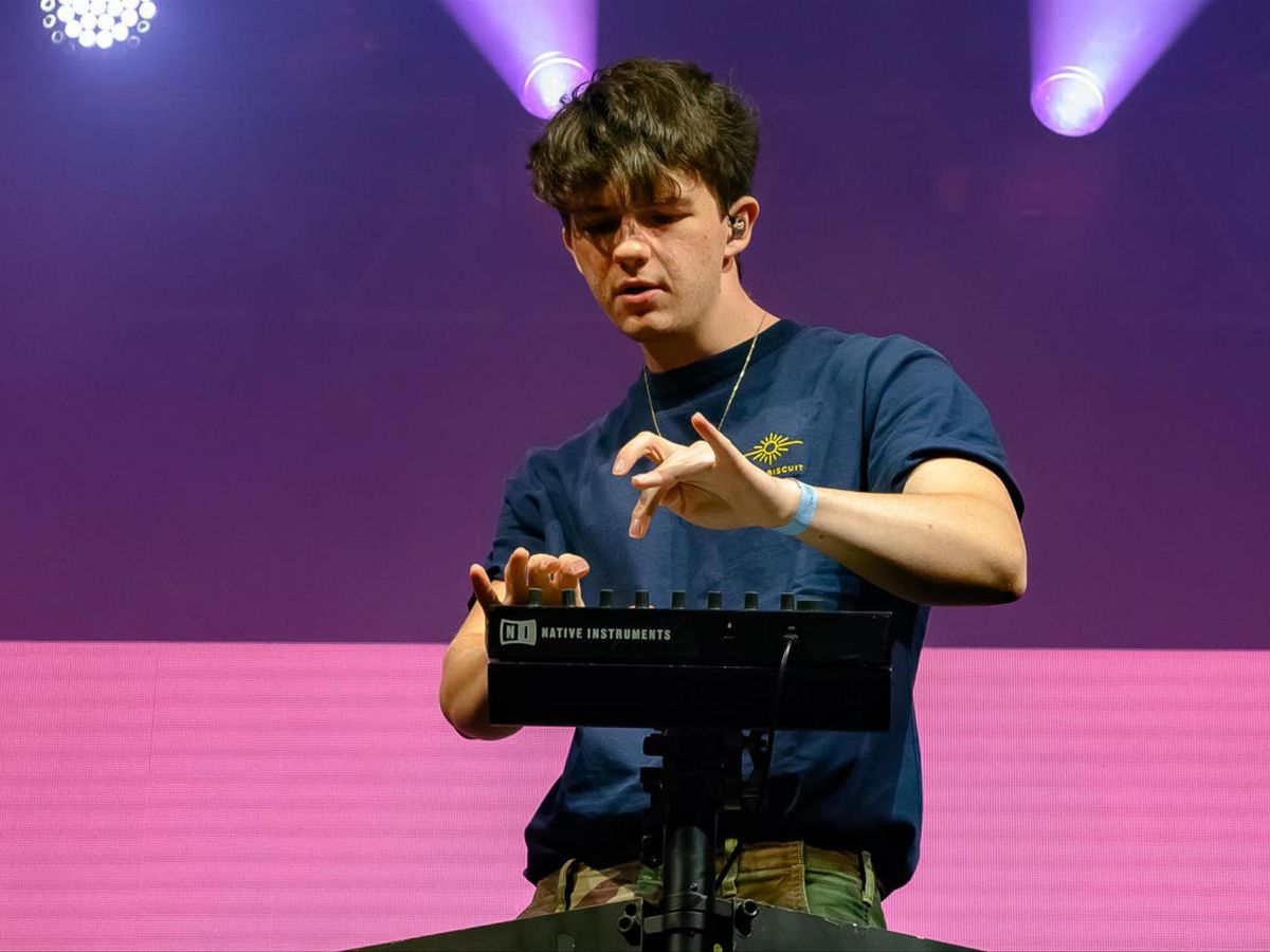 Petit Biscuit Sunset Lover Paroles Petit Biscuit: Paré à balancer un deuxième album qui s'annonce plus sombre  - 20 minutes