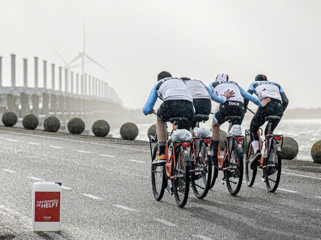 Gegenwind-WM in Holland: Ab 50 km/h Wind steigen sie aufs Velo | Tages ...