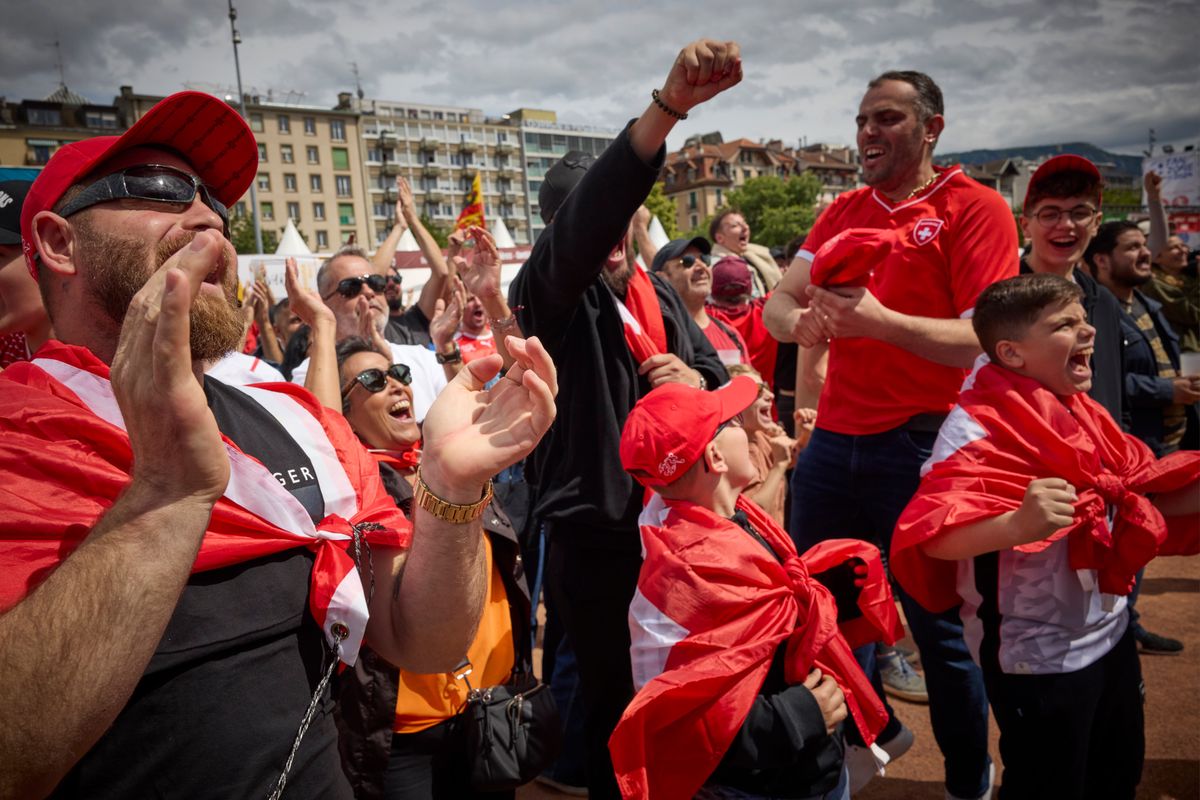 Genève, le 15 juin 2024. Ambiance à la fanzone de Plainpalais lors du premier match de l’équipe nationale suisse contre la Hongrie pour l’Euro 2024. Photo Yvain Genevay / Le Matin Dimanche