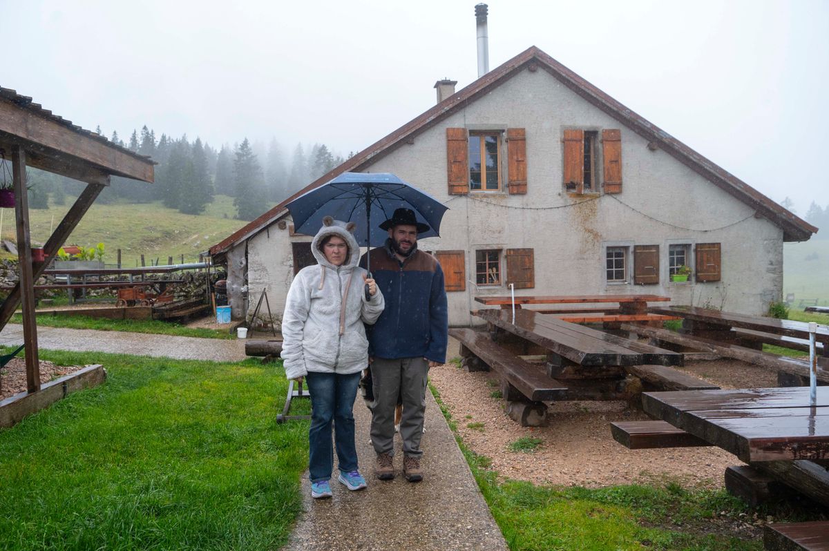 BULLET  LE 26  SEPTEMBRE 2024. Les chalets d'alpage du Jura tributaires de la météo , vivent une année compliquée pour ne pas dire plus. Chalet  la Grandsonnaz-Dessus chez Sylvie et Patrice Oberson . ©  (24 HEURES /Jean-Paul Guinnard)