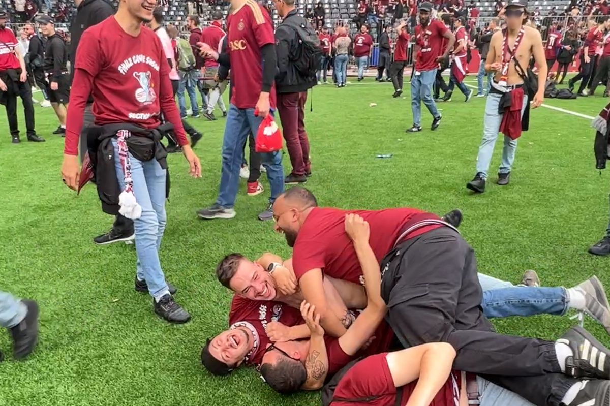 Les supporters du Servette FC célèbre la victoire à Berne