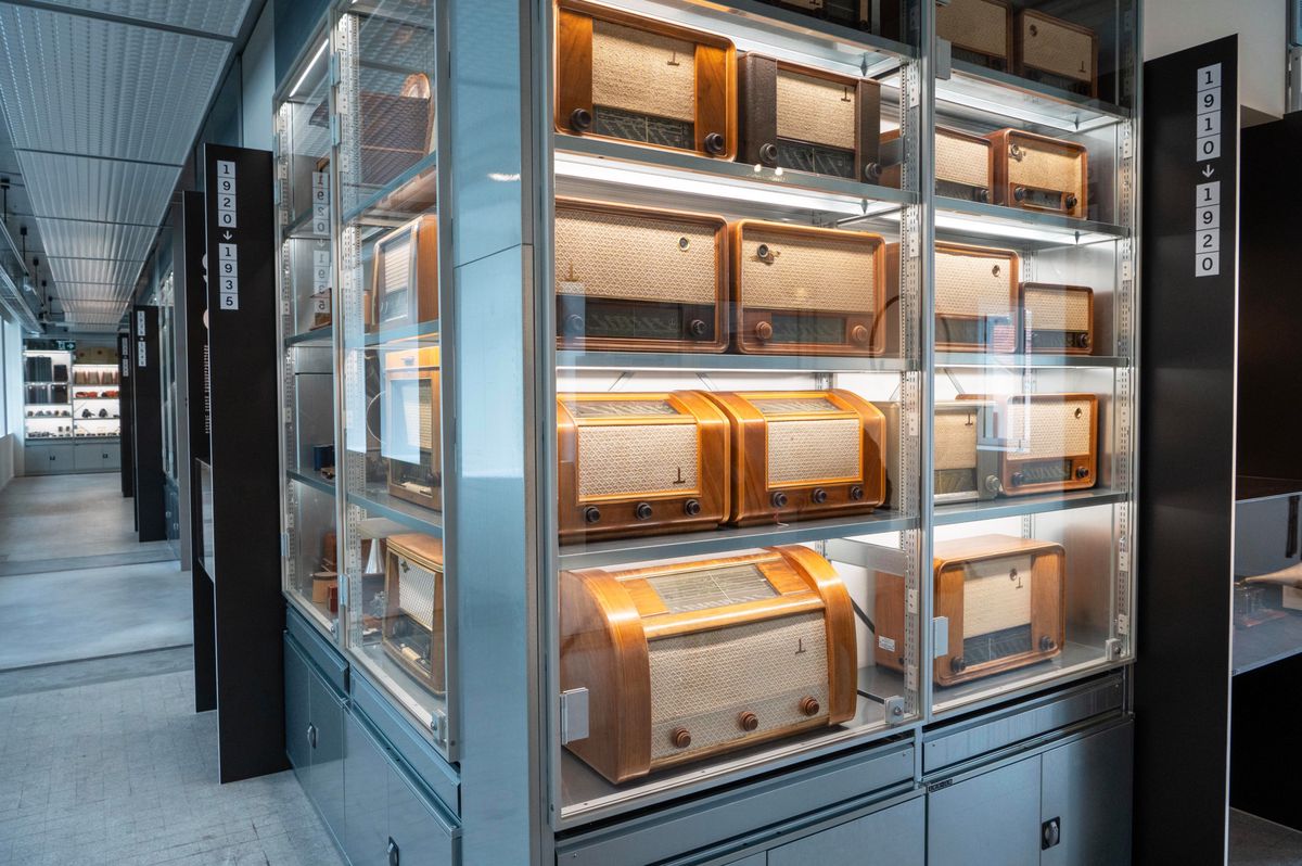 SAINTE-CROIX LE 31 mai 2024. L'ancienne manufacture a été entièrement rénovée et abrite désormais les collections de trois musées (CIMA mécanique d'art, Baud automates, Musée des arts et des sciences). Des collections de radio Paillard.  © Jean-Paul Guinnard / 24HEURES )