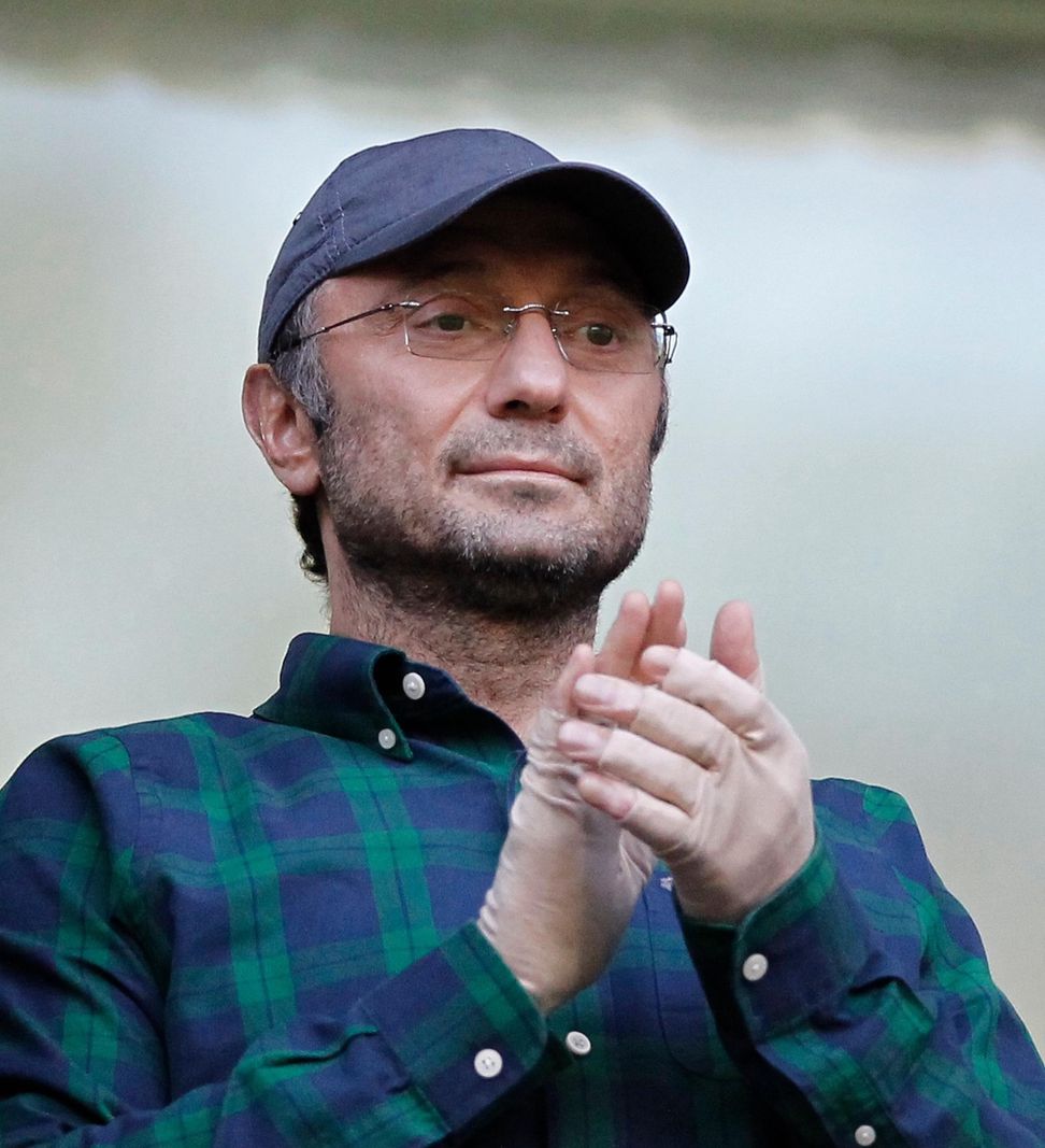 Suleyman Kerimov, ici lors d’un match de football en 2017, a participé à une réunion avec Vladimir Poutine et les plus grands oligarques russes le jour de l’invasion de l’Ukraine.