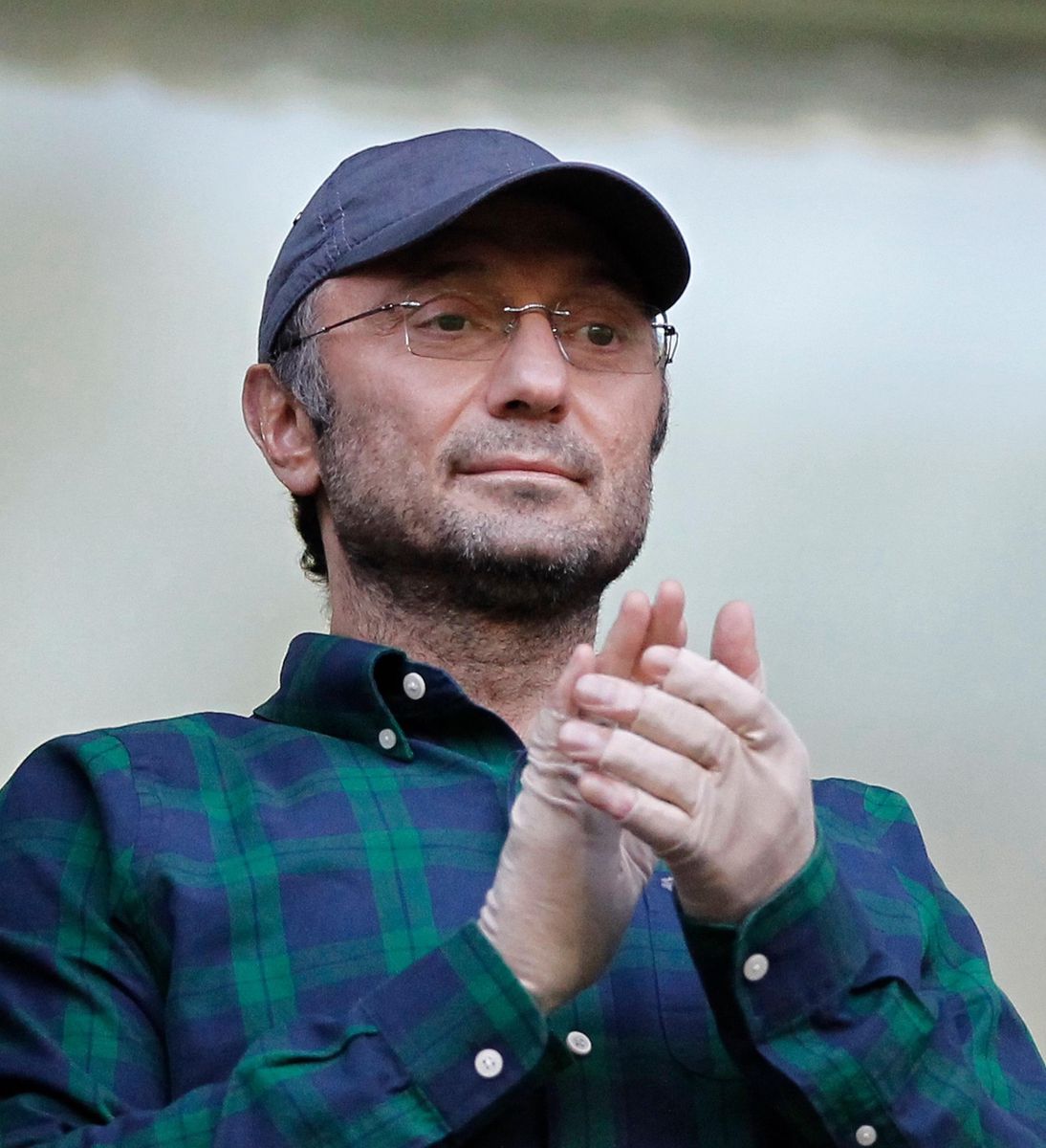 Suleyman Kerimov, ici lors d’un match de football en 2017, a participé à une réunion avec Vladimir Poutine et les plus grands oligarques russes le jour de l’invasion de l’Ukraine.