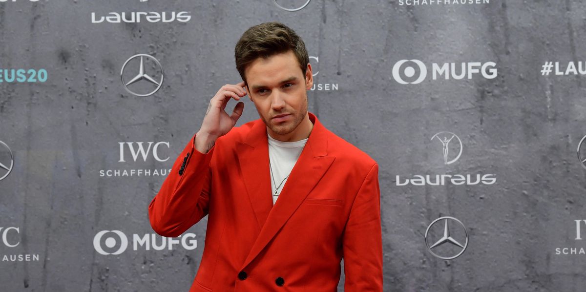 Liam Payne sur le tapis rouge des Laureus World Sports Awards 2020 à Berlin, portant un costume rouge.