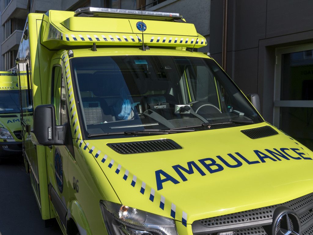 Hitzewelle-in-Basel-Rekordhitze-f-hrte-in-Basel-zu-300-Eins-tzen-der-Sanit-t