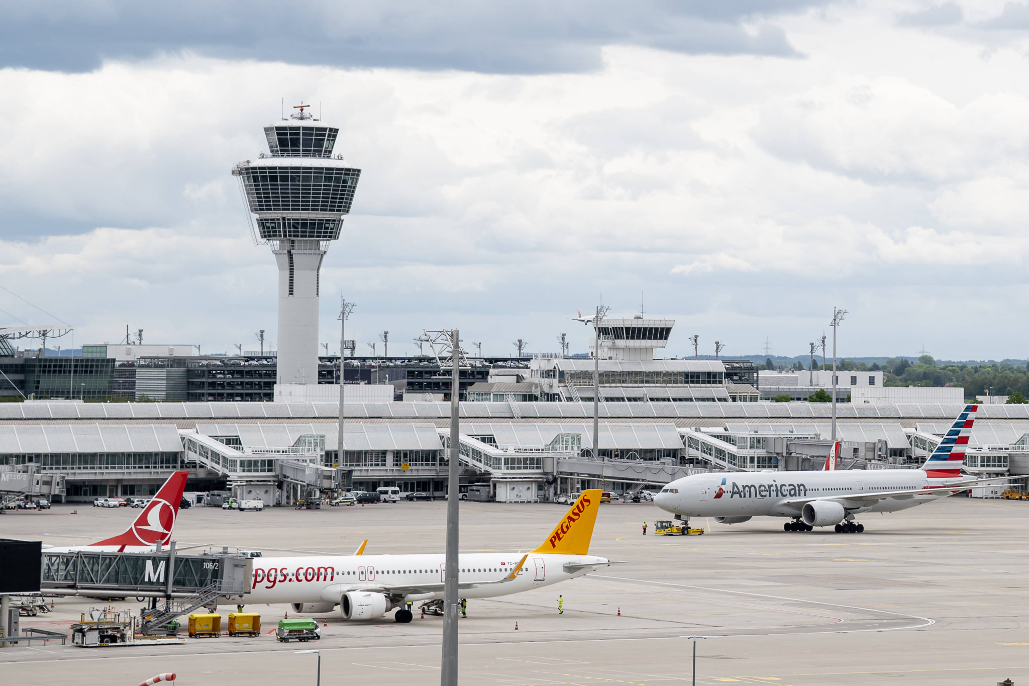 Flugbetrieb unterbrochen: Feuer im Tower – Flughafen München
