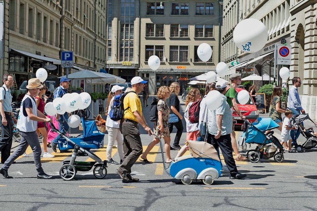 Les 38 semaines de congé parental vont secouer Berne