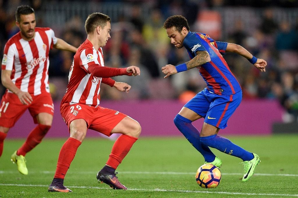 Barcelone passe en tête de la Liga