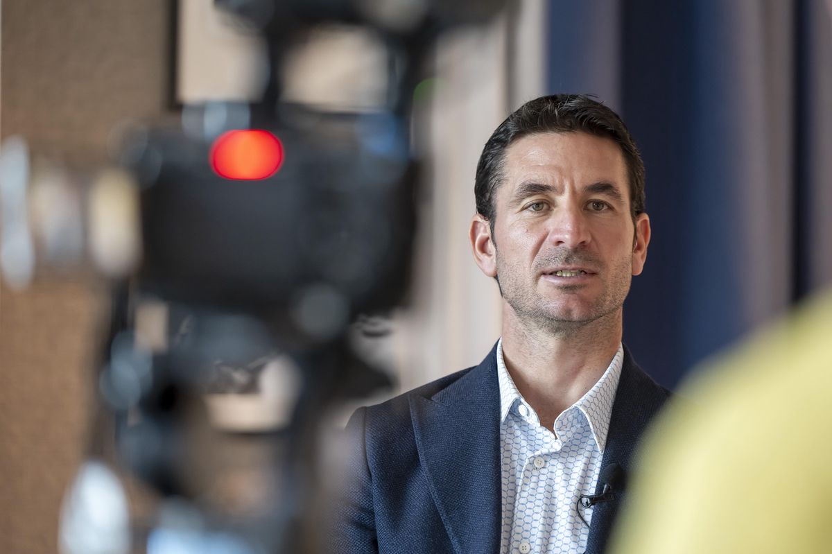 Steve Guerdat, cavalier suisse, parlant lors d’une interview à Genève avant le Concours Hippique International de Genève 2023.