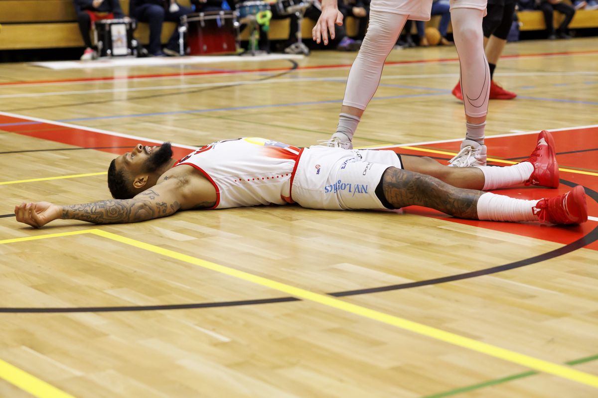 Lions de Geneve's Bryan Colon reacts, during the first leg of the playoffs quarter final game of Swiss Basket League between Les Lions de Geneve and BBC Monthey Chablais, at the sports hall salle du Pommier in Geneva, Switzerland, Wednesday, March 27, 2024. (KEYSTONE/Salvatore Di Nolfi)