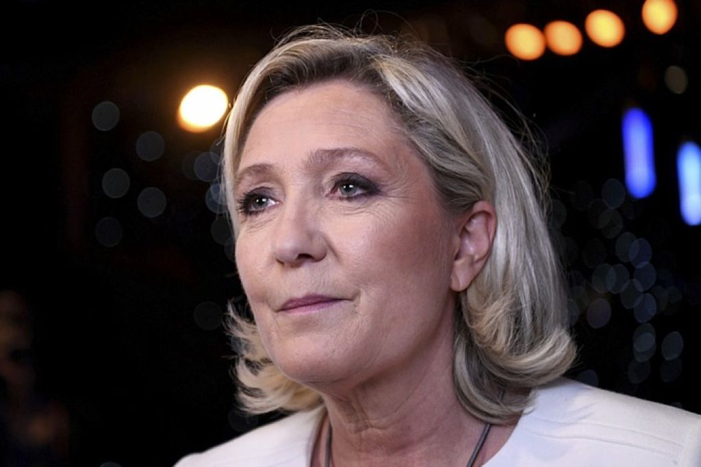 Marine Le Pen sera jugée pour ses tweets sur l'EI